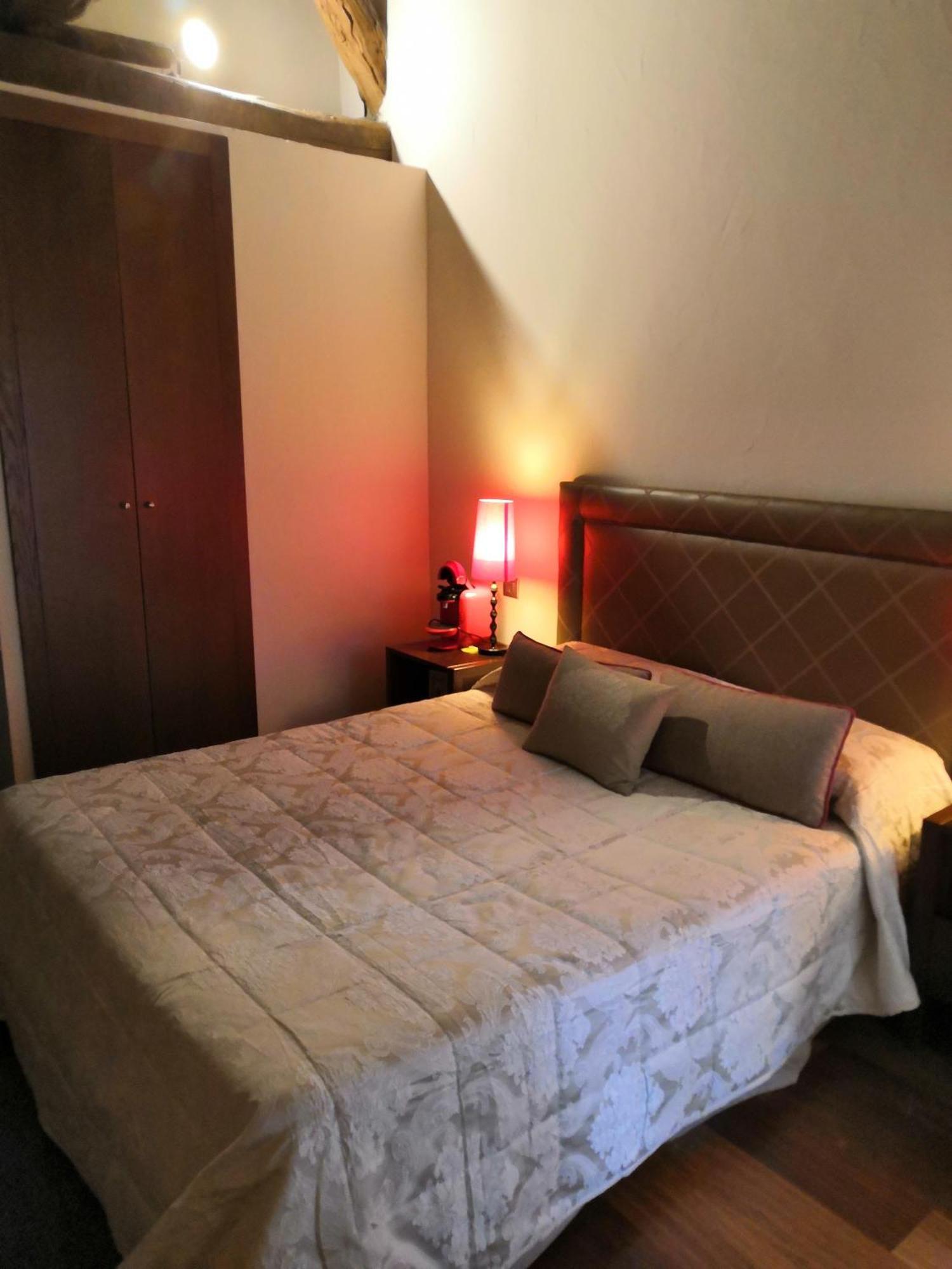 El Pontifical Hotel Santos De La Humosa Room photo